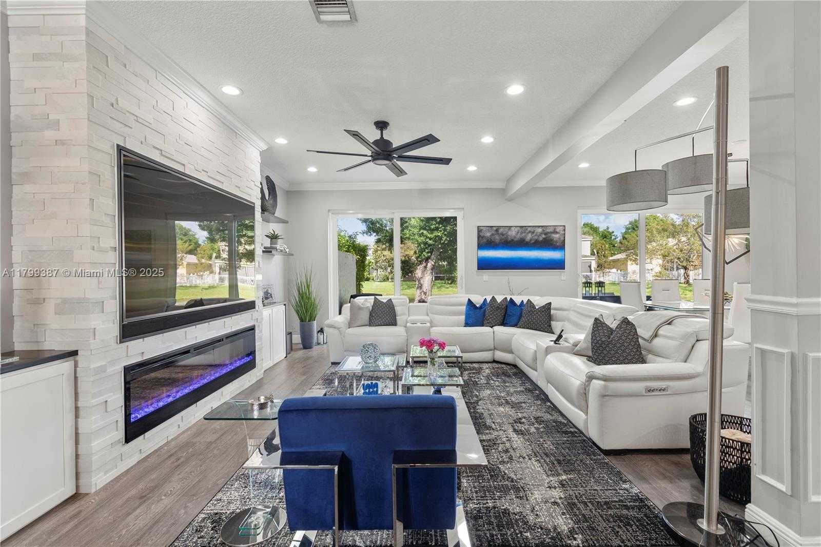 Small Image of 5854 EAGLE CAY CIR, Coconut Creek Number 5