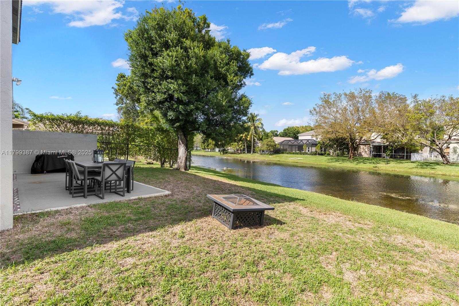 Small Image of 5854 EAGLE CAY CIR, Coconut Creek Number 50
