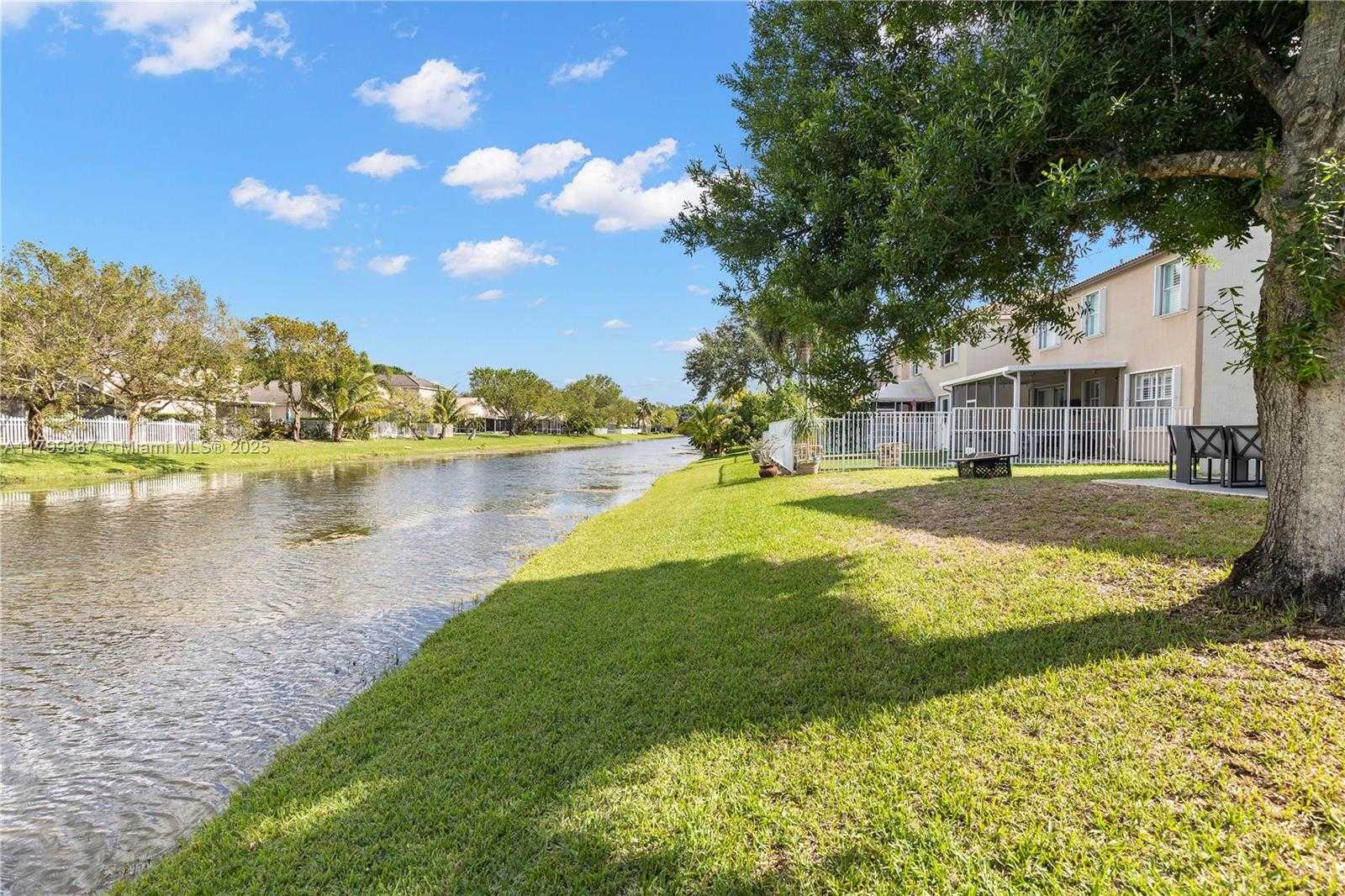 Small Image of 5854 EAGLE CAY CIR, Coconut Creek Number 51