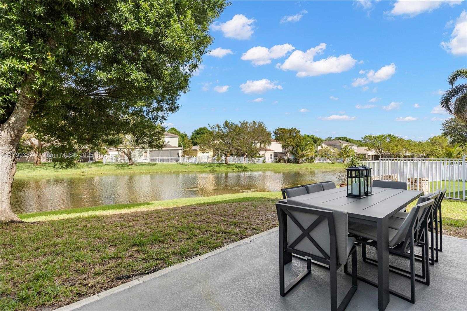 Small Image of 5854 EAGLE CAY CIR, Coconut Creek Number 52