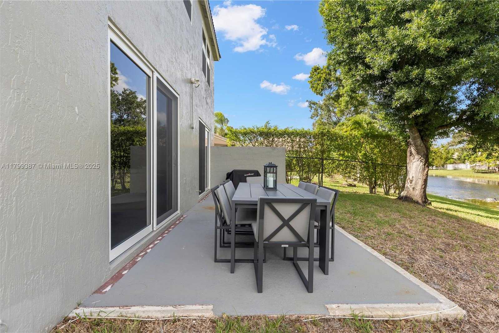 Small Image of 5854 EAGLE CAY CIR, Coconut Creek Number 53