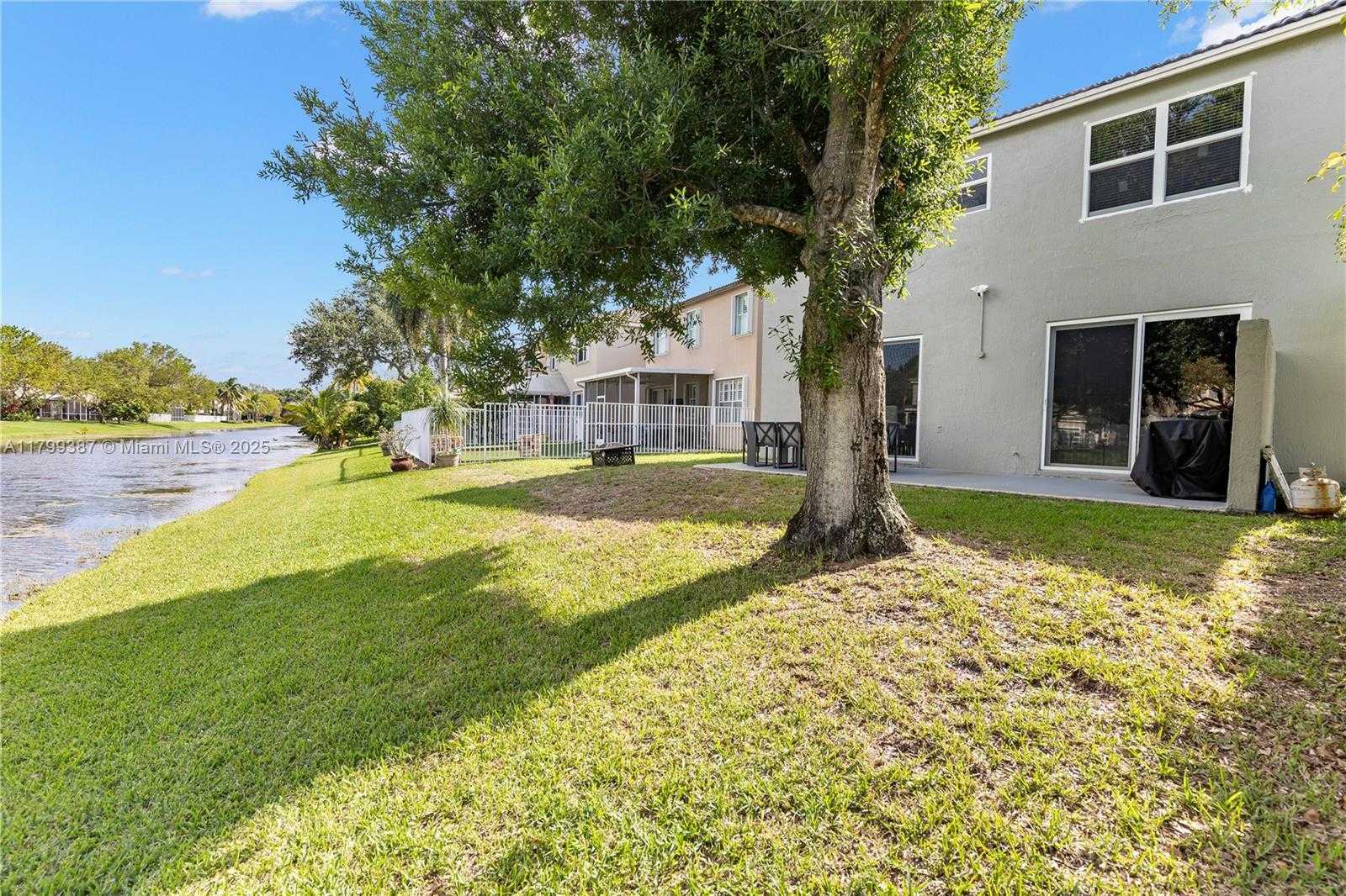 Small Image of 5854 EAGLE CAY CIR, Coconut Creek Number 54