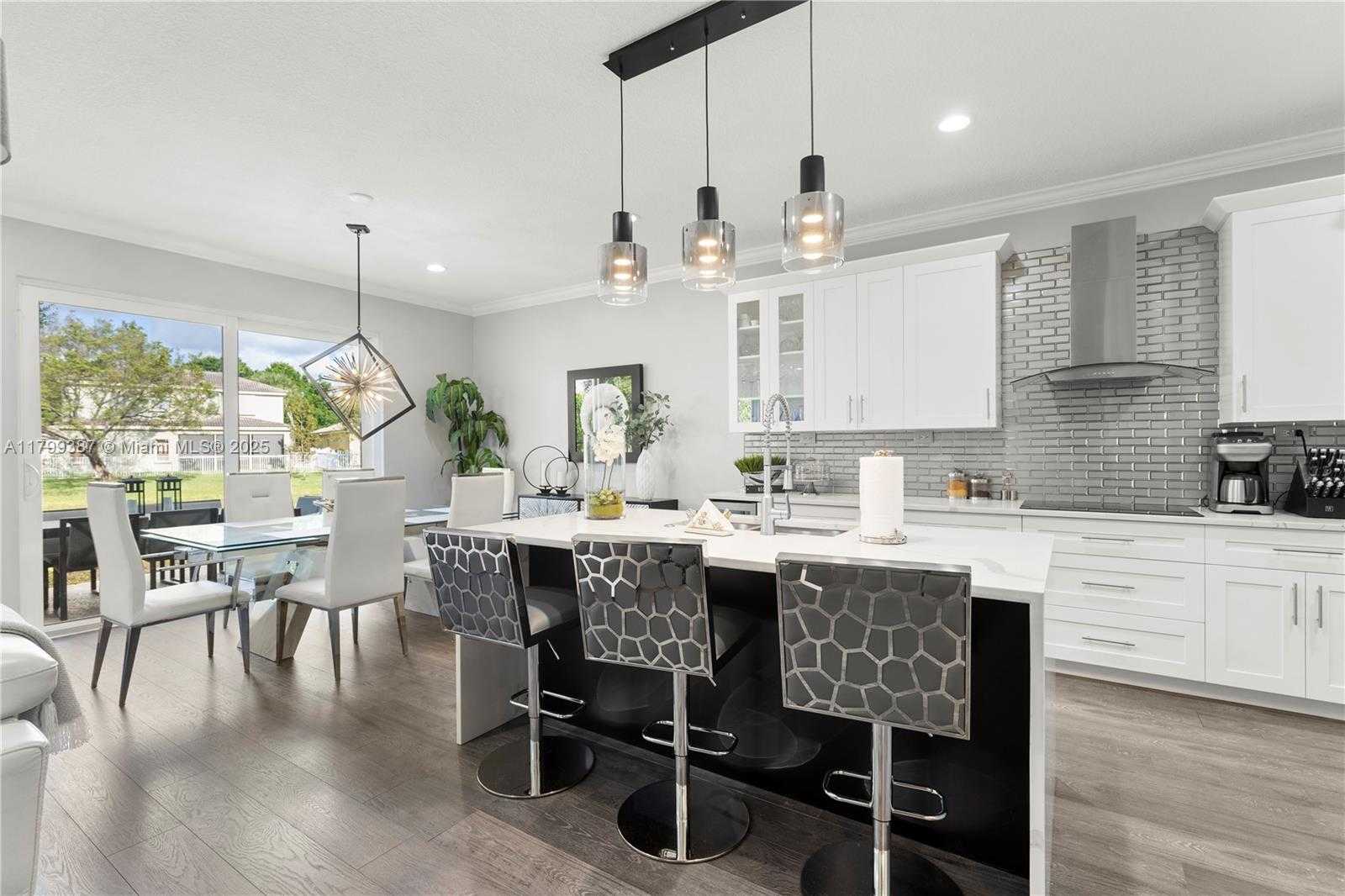 Small Image of 5854 EAGLE CAY CIR, Coconut Creek Number 7