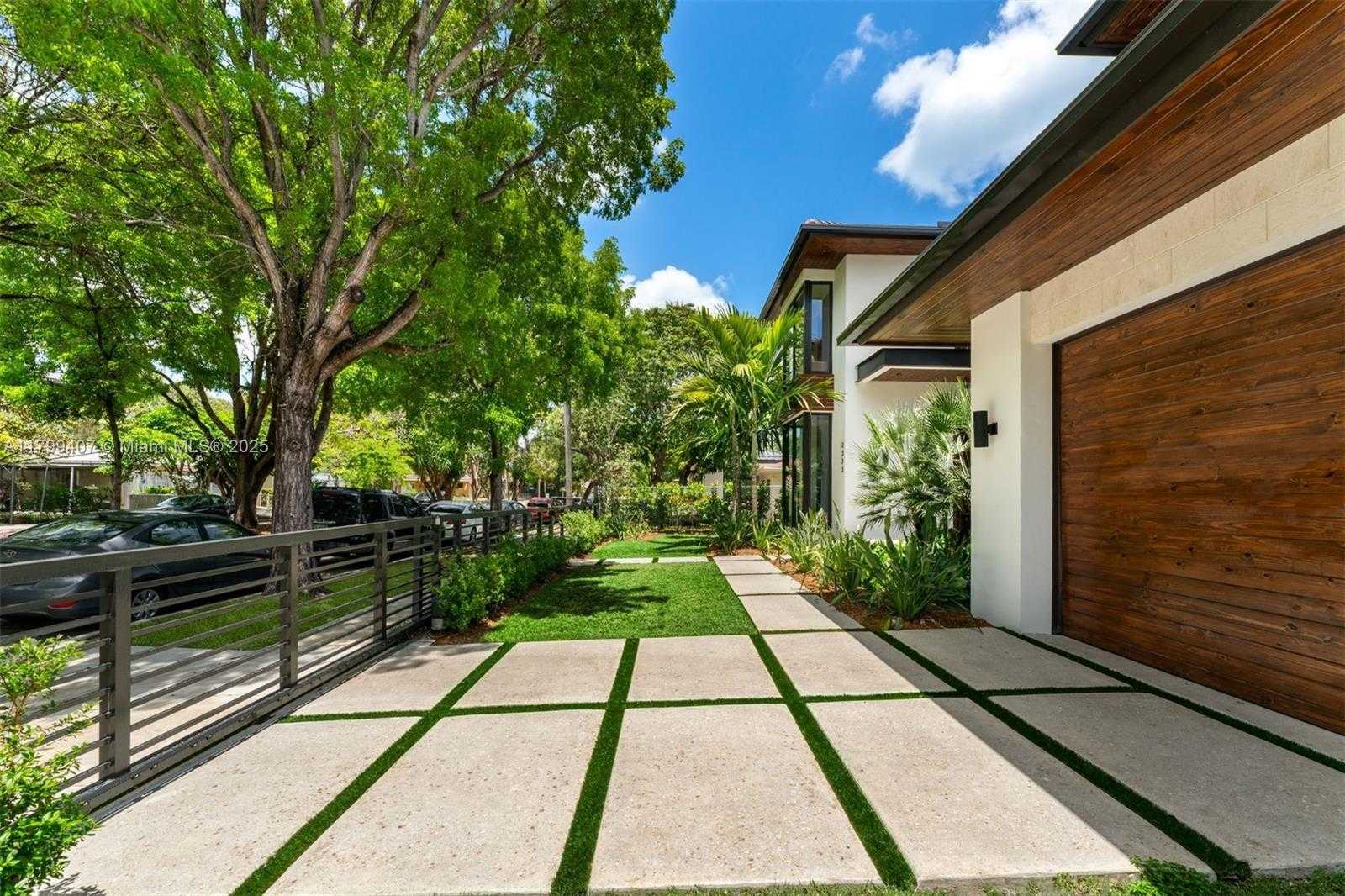 Small Image of 2323 SOUTH WEST 2ND AVE, Miami Number 23