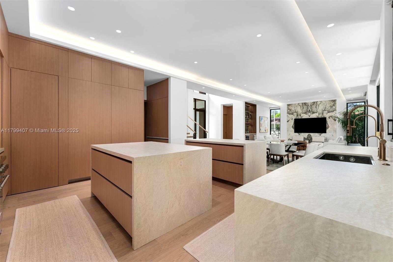 Small Image of 2323 SOUTH WEST 2ND AVE, Miami Number 30