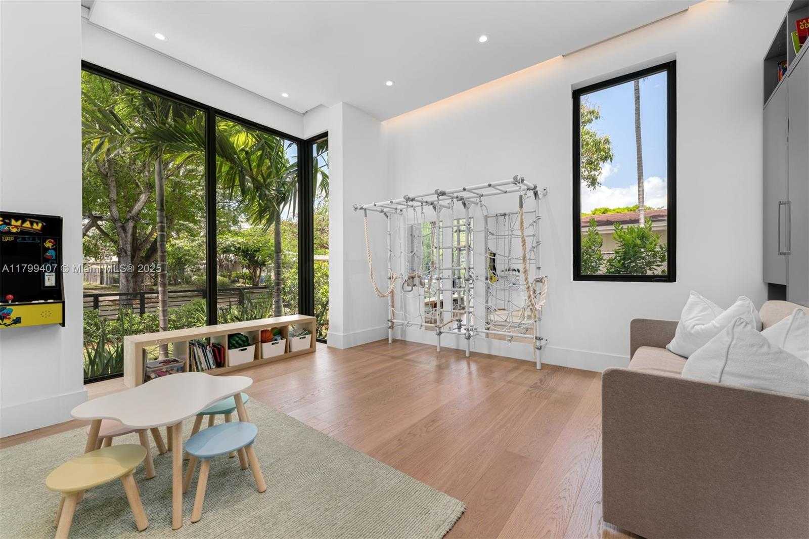 Small Image of 2323 SOUTH WEST 2ND AVE, Miami Number 34