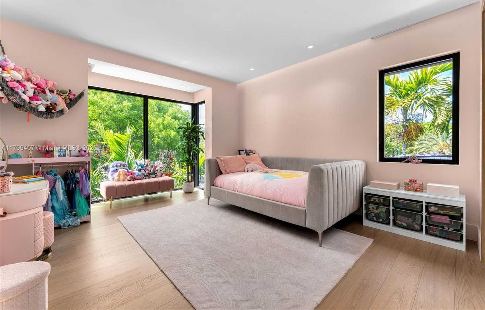 Small Image of 2323 SOUTH WEST 2ND AVE, Miami Number 40