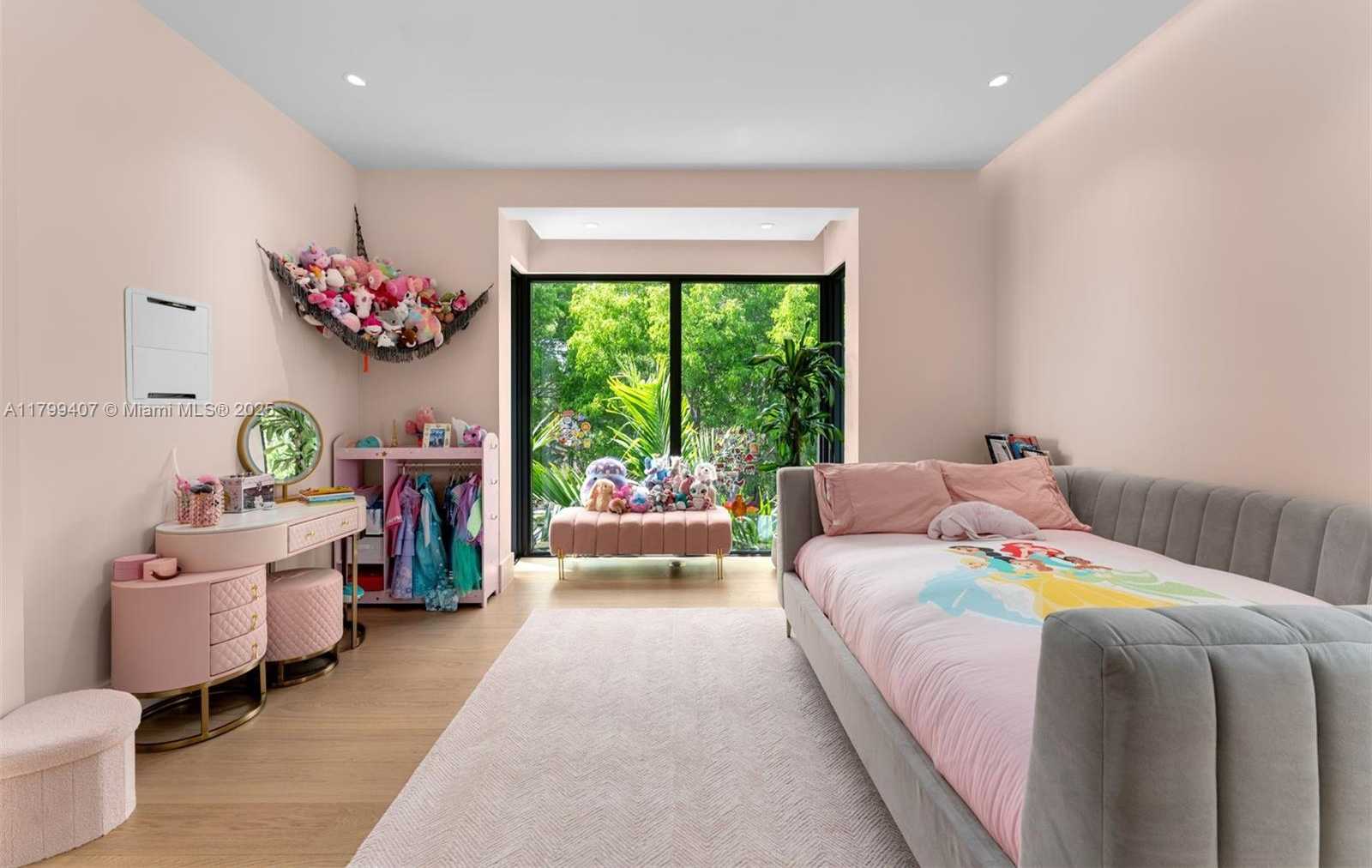 Small Image of 2323 SOUTH WEST 2ND AVE, Miami Number 41