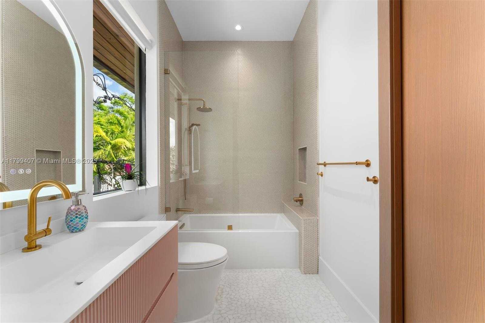 Small Image of 2323 SOUTH WEST 2ND AVE, Miami Number 42