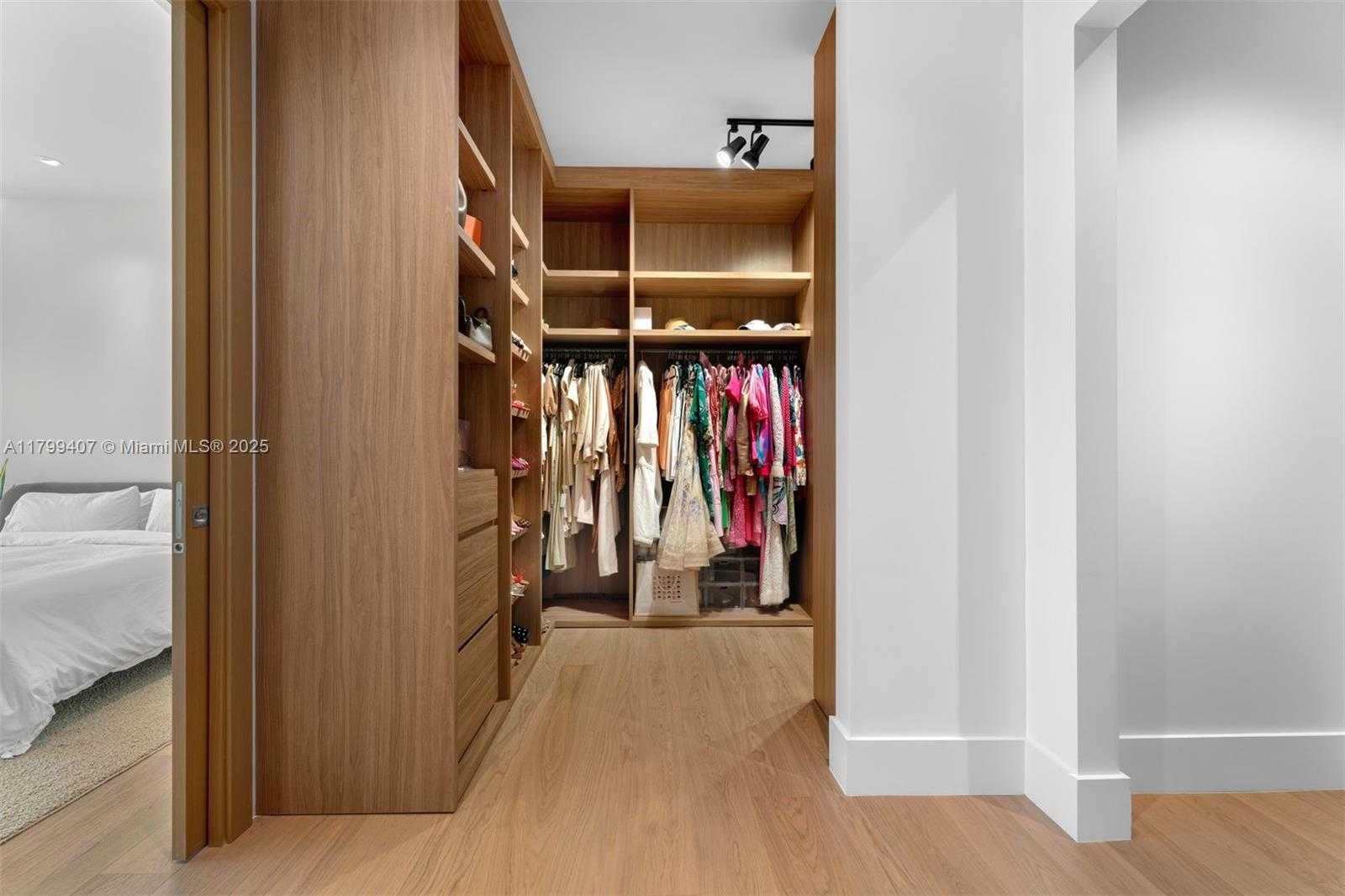 Small Image of 2323 SOUTH WEST 2ND AVE, Miami Number 49