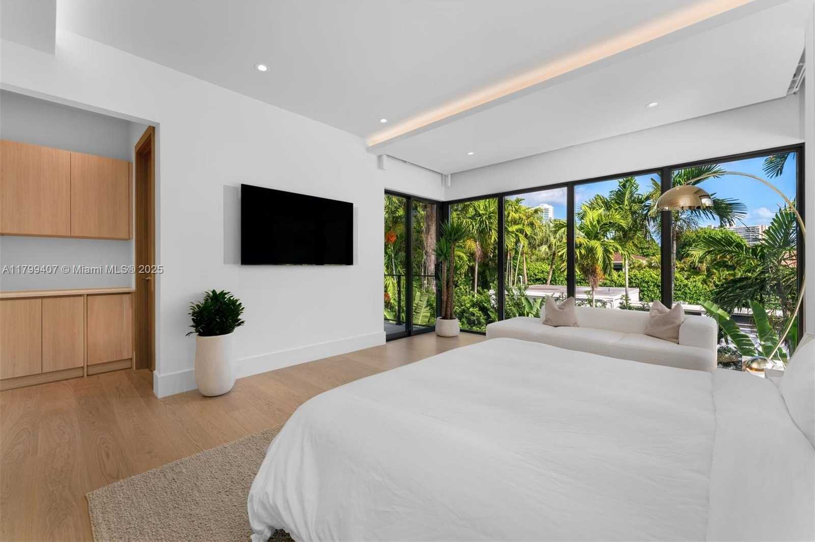 Small Image of 2323 SOUTH WEST 2ND AVE, Miami Number 50