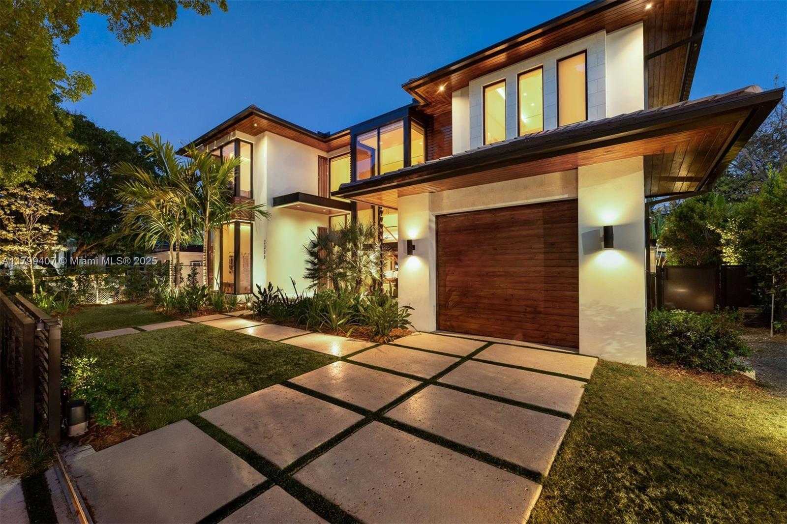 Small Image of 2323 SOUTH WEST 2ND AVE, Miami Number 81