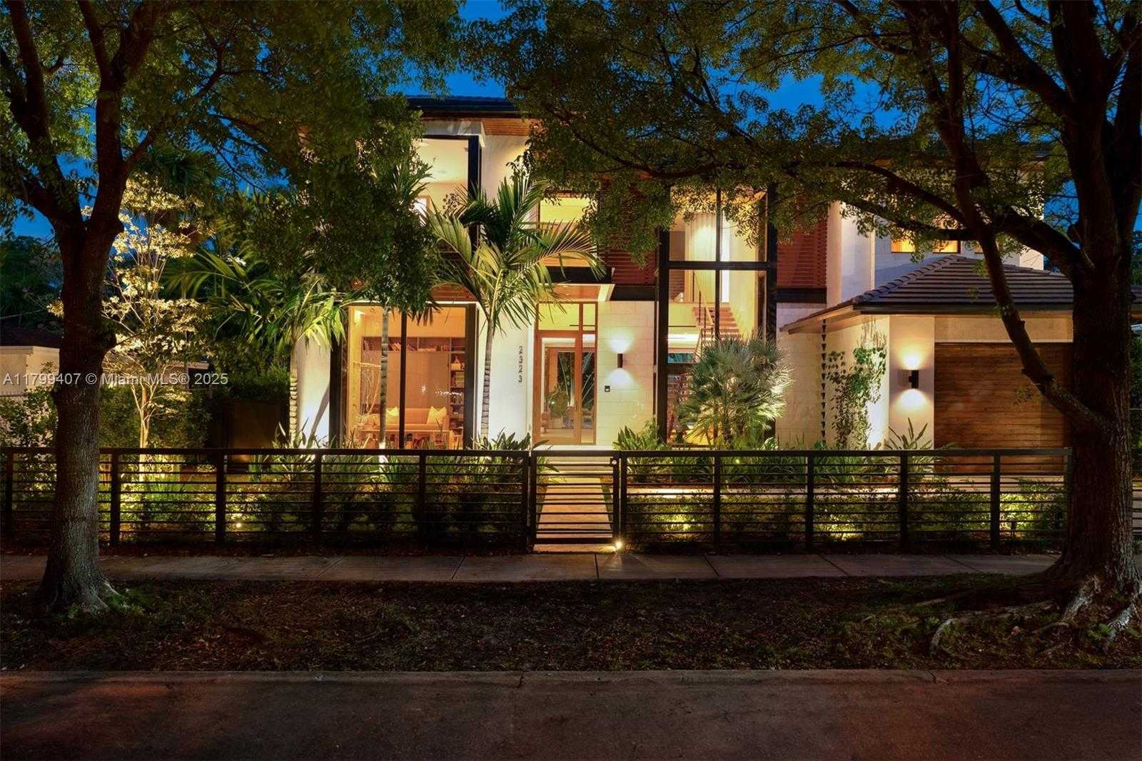 Small Image of 2323 SOUTH WEST 2ND AVE, Miami Number 82