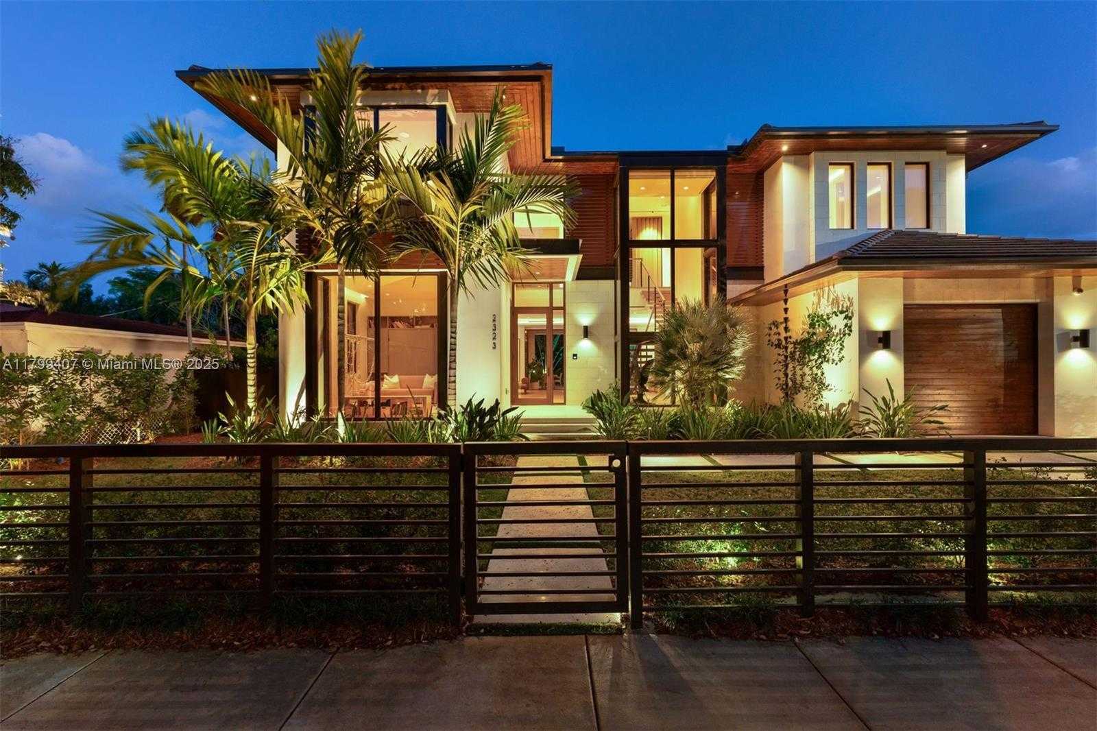 Small Image of 2323 SOUTH WEST 2ND AVE, Miami Number 84