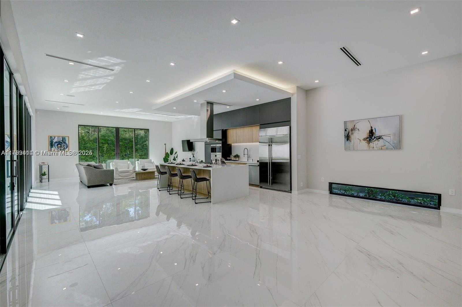 Small Image of 1780 CHUCUNANTAH RD, Miami Number 10
