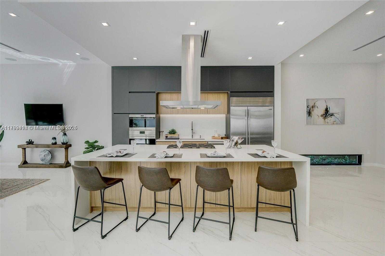 Small Image of 1780 CHUCUNANTAH RD, Miami Number 11