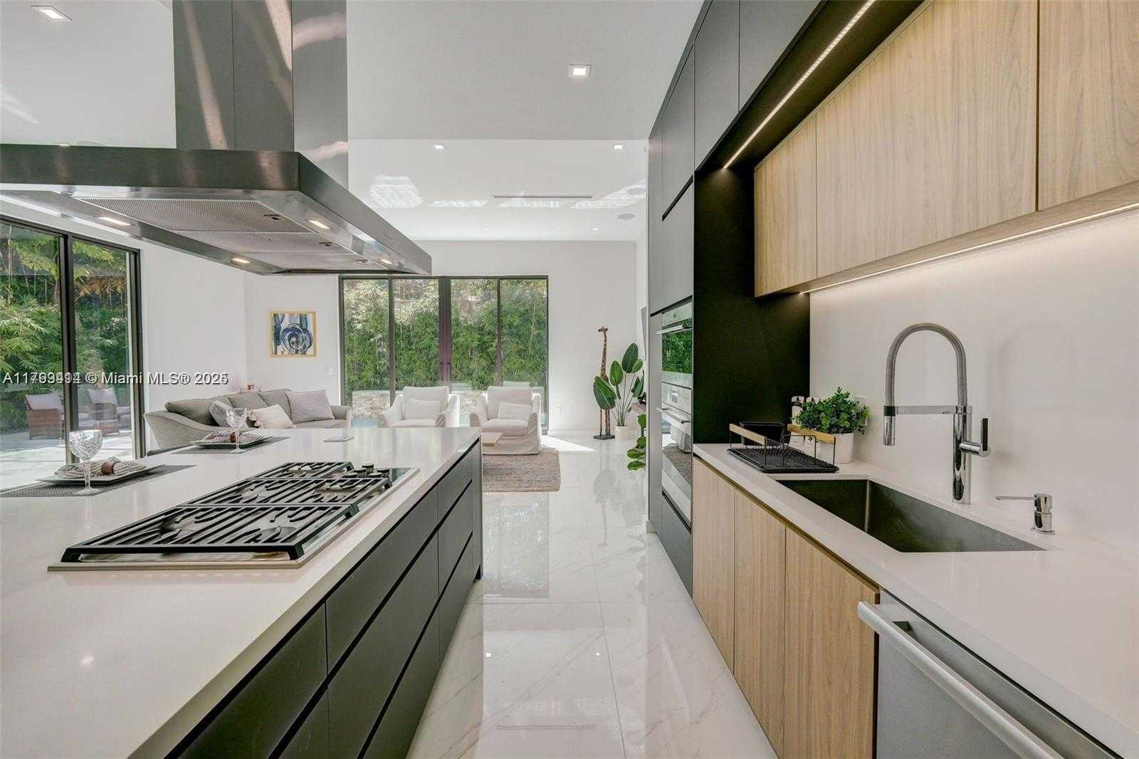 Small Image of 1780 CHUCUNANTAH RD, Miami Number 13