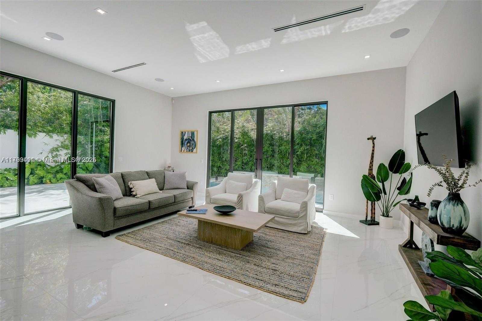Small Image of 1780 CHUCUNANTAH RD, Miami Number 16