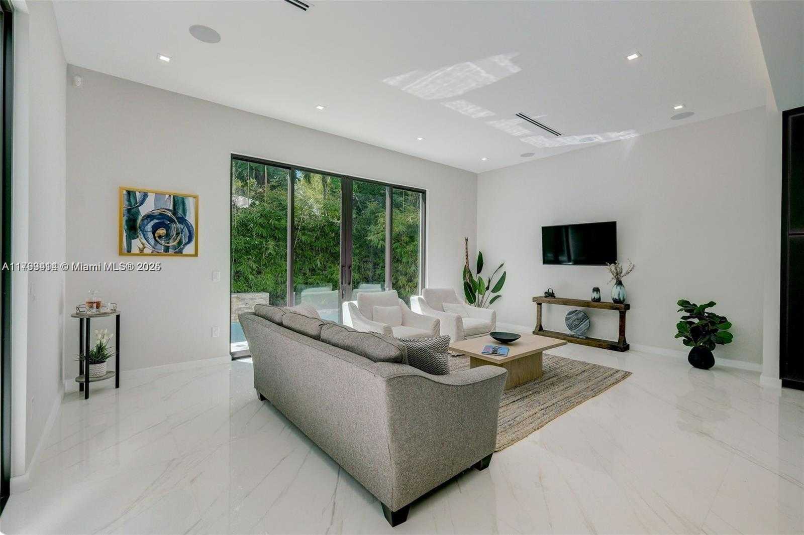 Small Image of 1780 CHUCUNANTAH RD, Miami Number 18