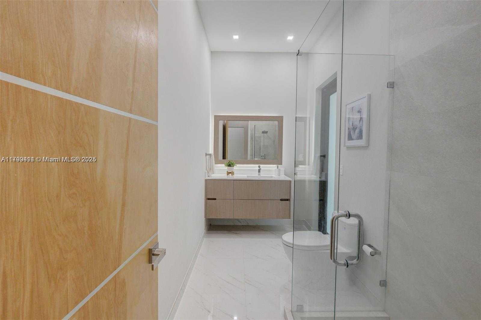Small Image of 1780 CHUCUNANTAH RD, Miami Number 19