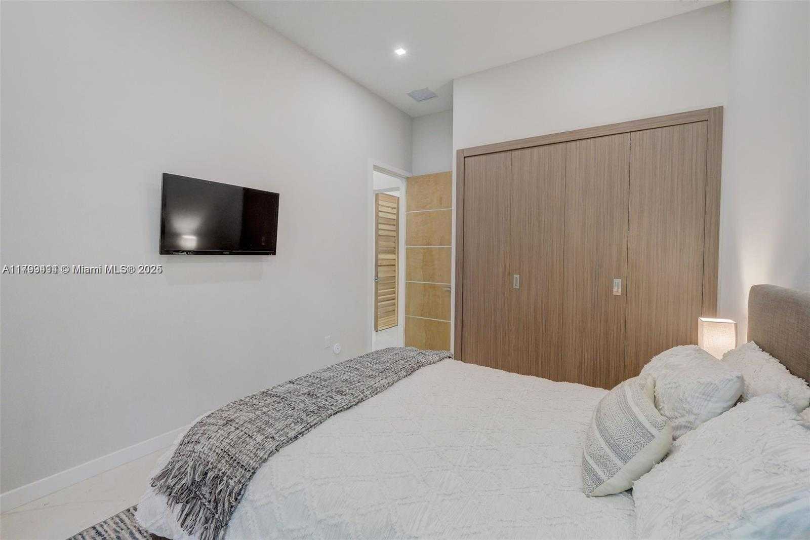Small Image of 1780 CHUCUNANTAH RD, Miami Number 22