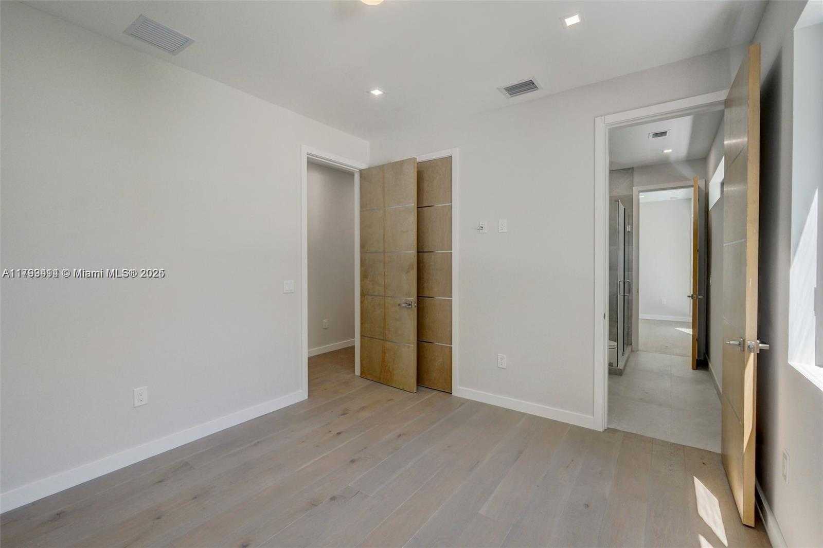 Small Image of 1780 CHUCUNANTAH RD, Miami Number 34