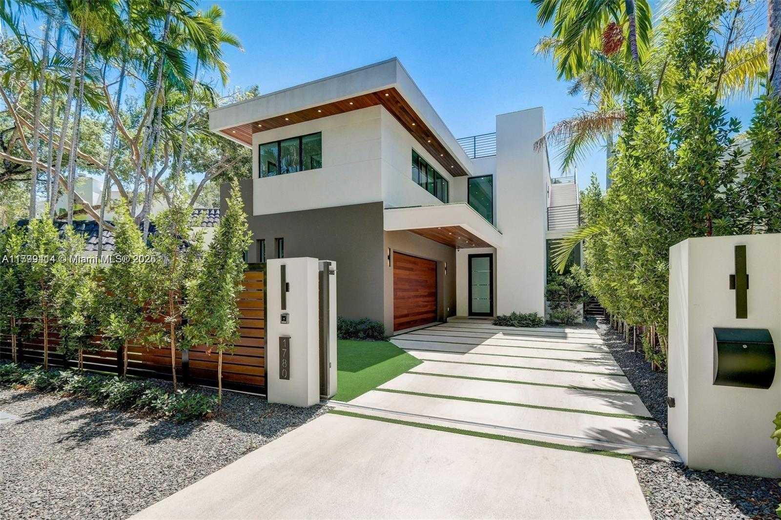 Small Image of 1780 CHUCUNANTAH RD, Miami Number 4