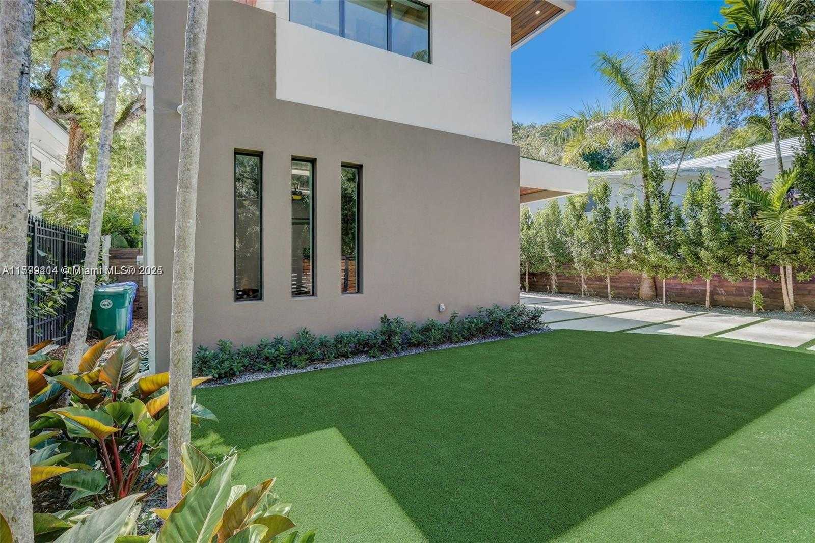 Small Image of 1780 CHUCUNANTAH RD, Miami Number 6