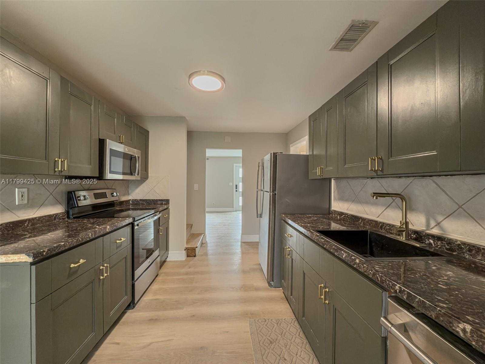 Small Image of 1813 SOUTH WEST 10TH ST, Fort Lauderdale Number 17