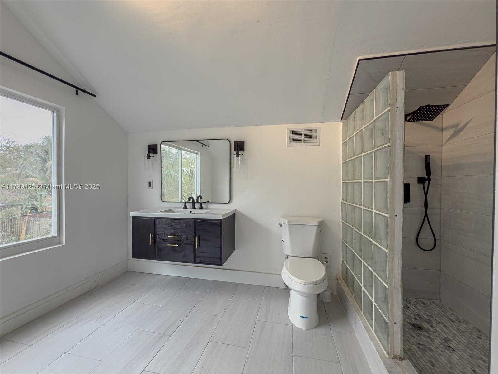 Small Image of 1813 SOUTH WEST 10TH ST, Fort Lauderdale Number 26