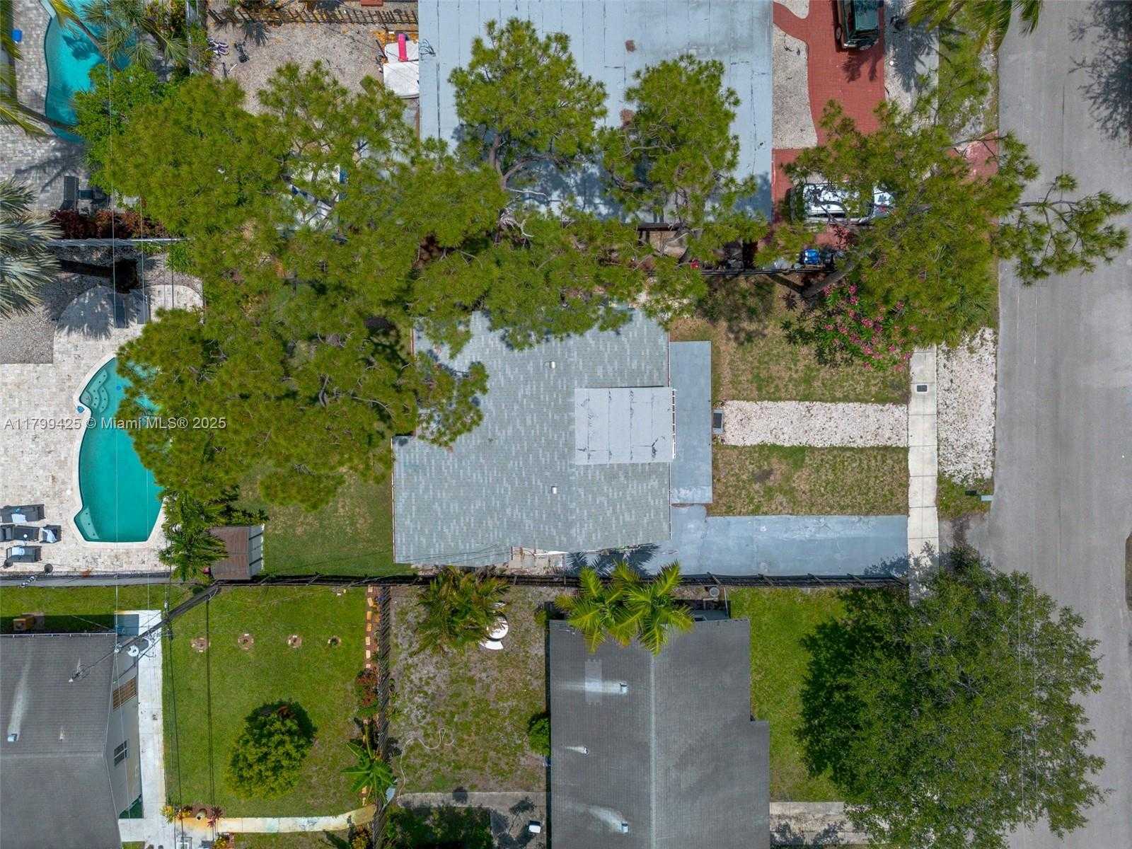 Small Image of 1813 SOUTH WEST 10TH ST, Fort Lauderdale Number 40