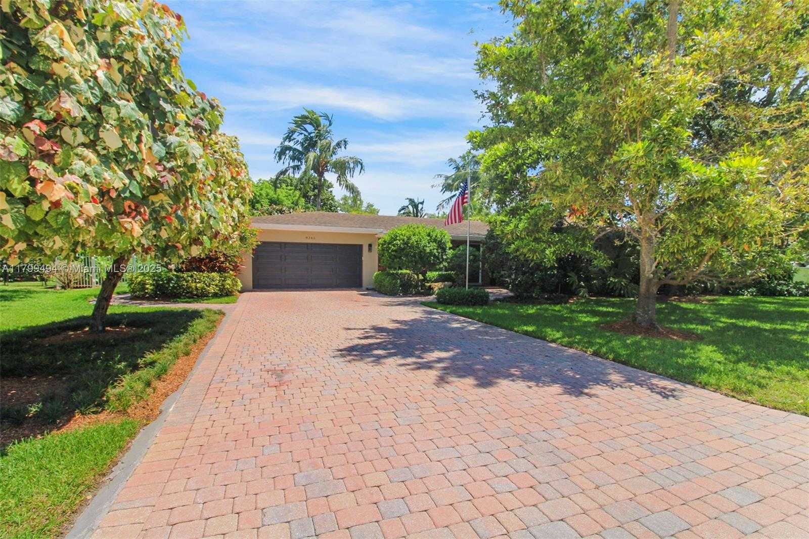 Small Image of 8345 SOUTH WEST 143RD ST, Palmetto Bay Number 2