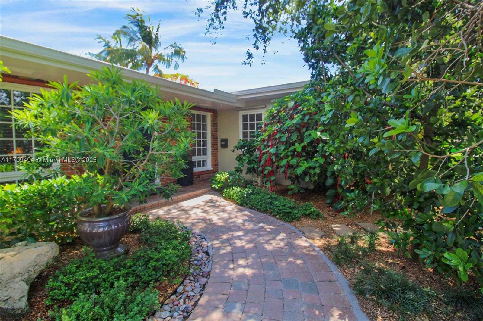 Small Image of 8345 SOUTH WEST 143RD ST, Palmetto Bay Number 3