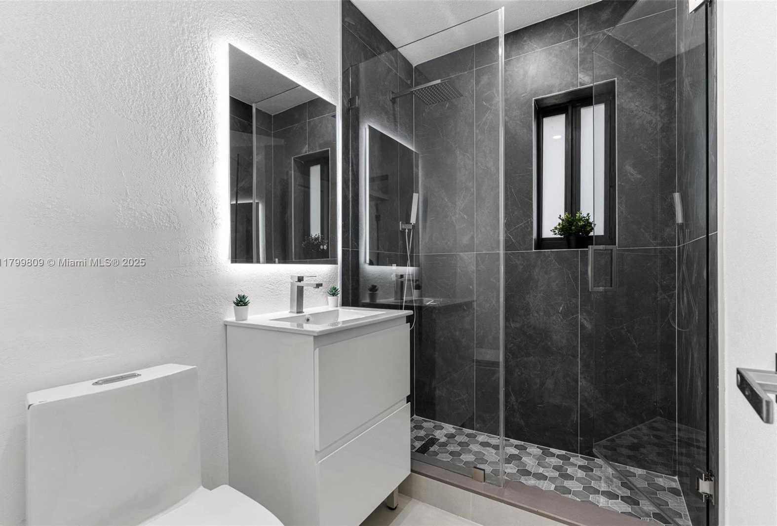 Small Image of 9300 MARINE DR, Cutler Bay Number 11