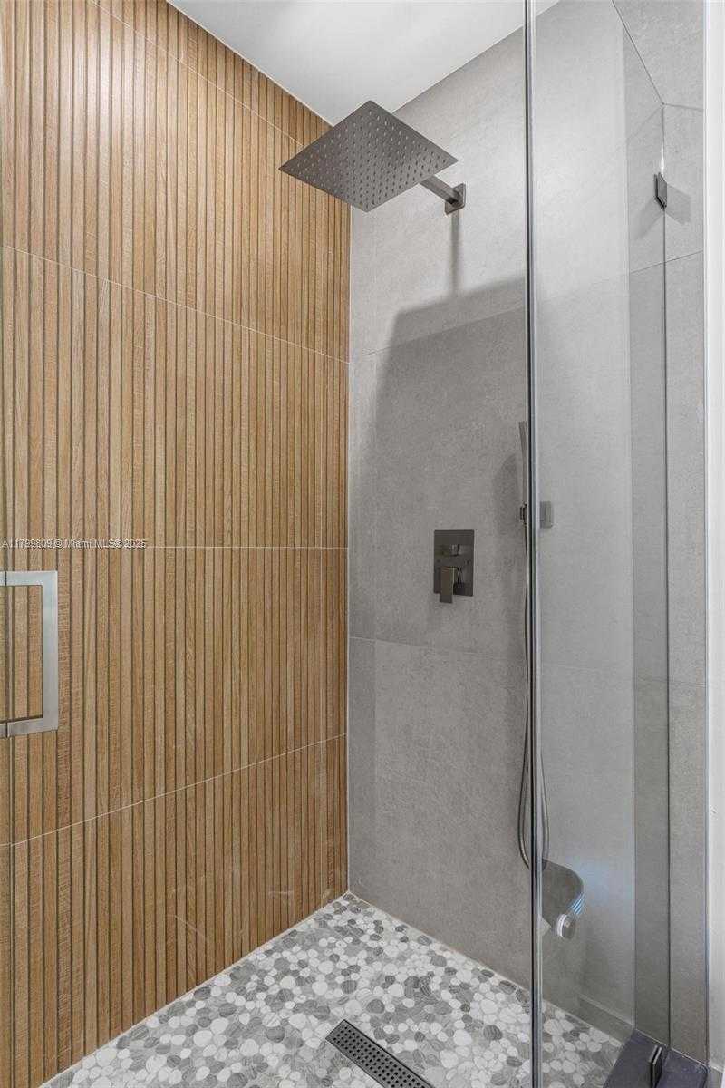 Small Image of 9300 MARINE DR, Cutler Bay Number 14