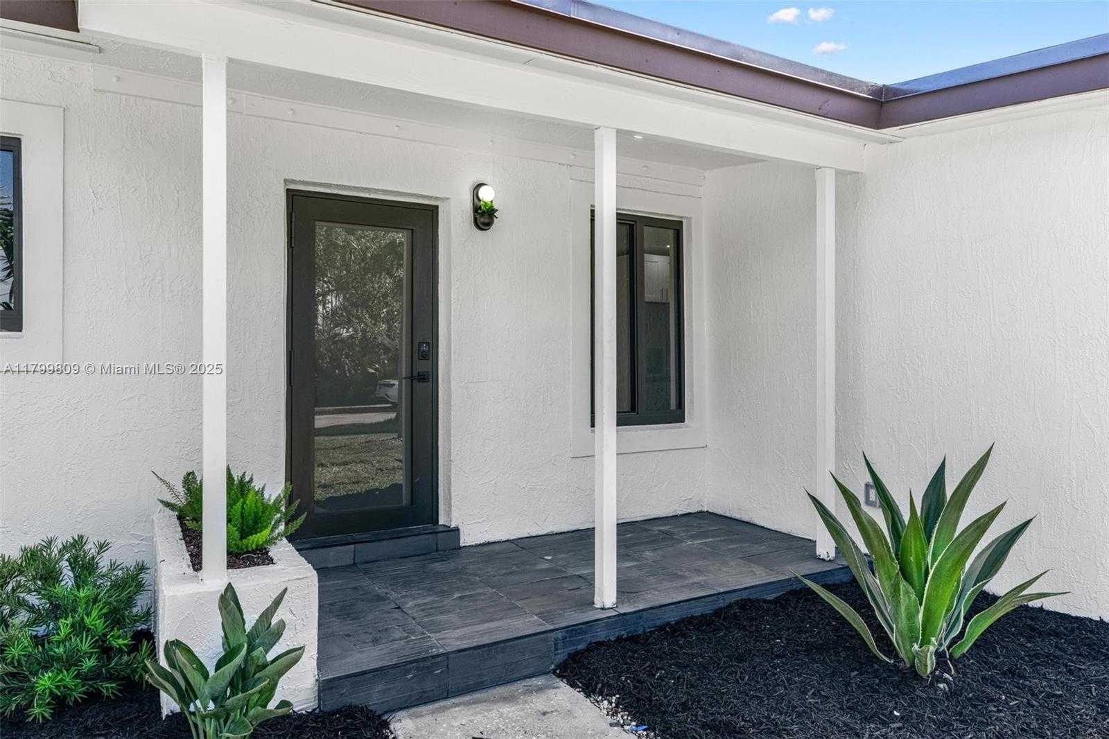 Small Image of 9300 MARINE DR, Cutler Bay Number 2