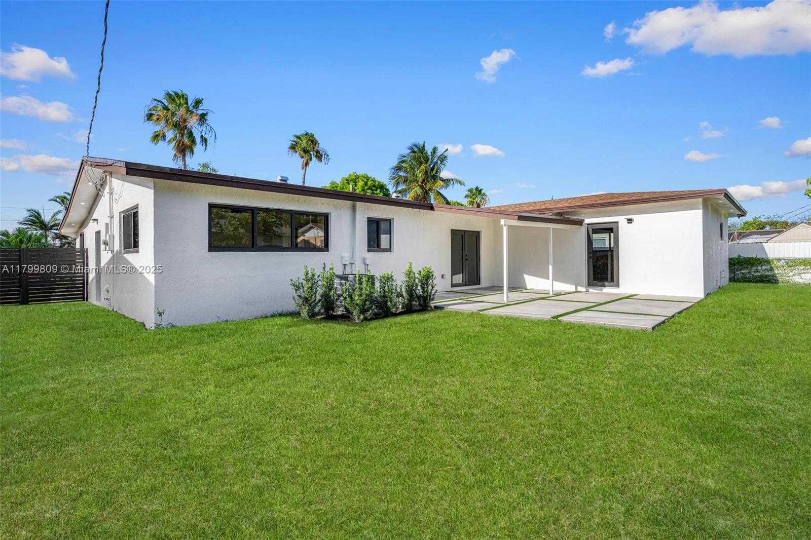 Small Image of 9300 MARINE DR, Cutler Bay Number 23