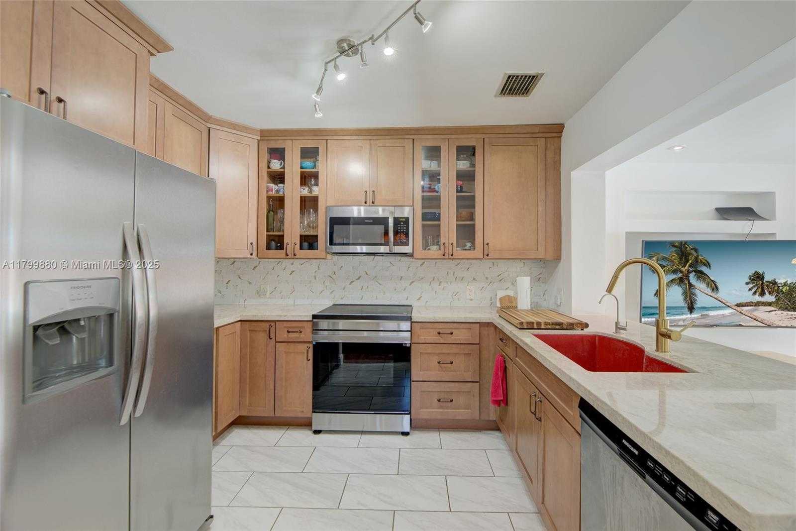 Small Image of 12000 NORTH EAST 11TH CT, Biscayne Park Number 18