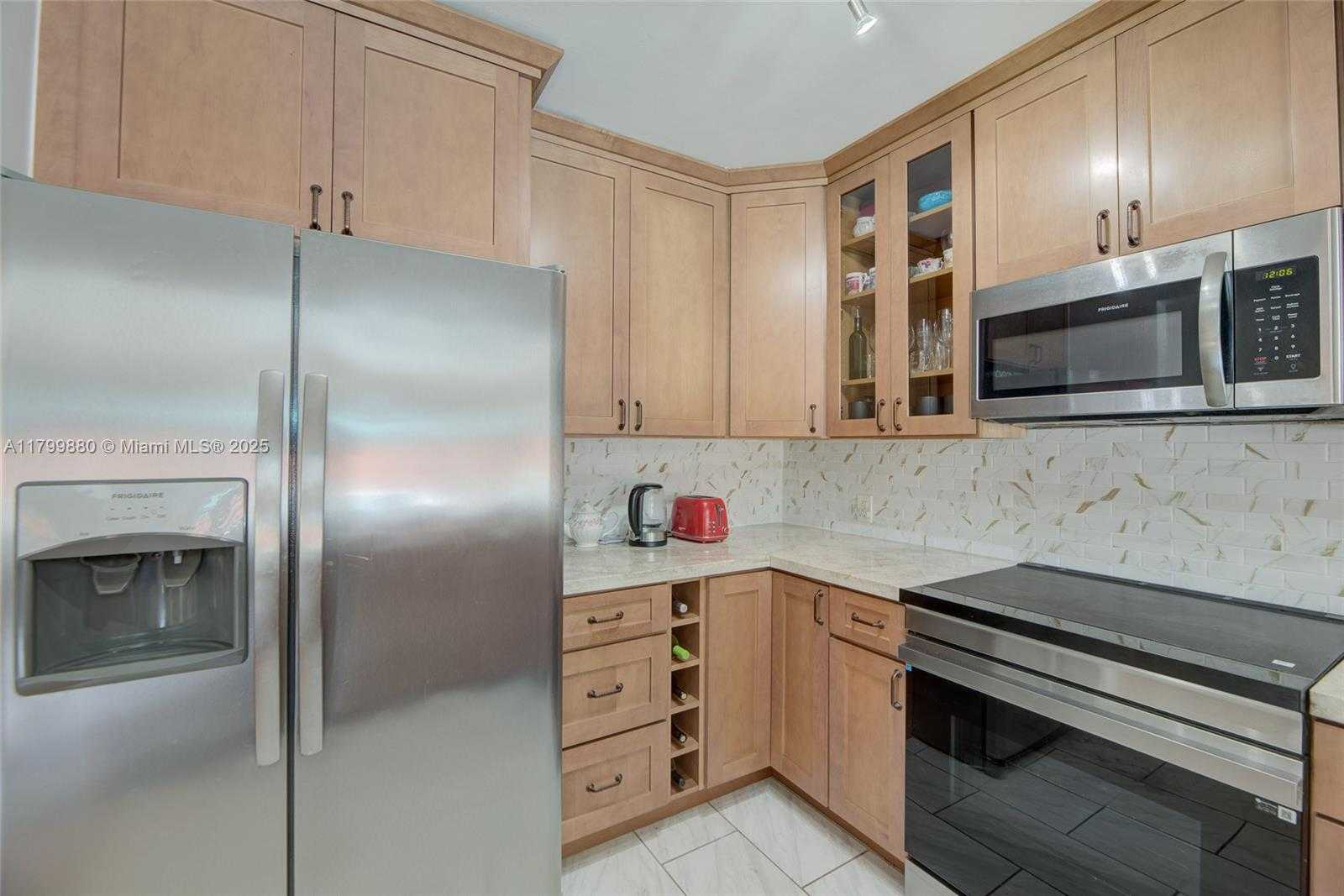 Small Image of 12000 NORTH EAST 11TH CT, Biscayne Park Number 19