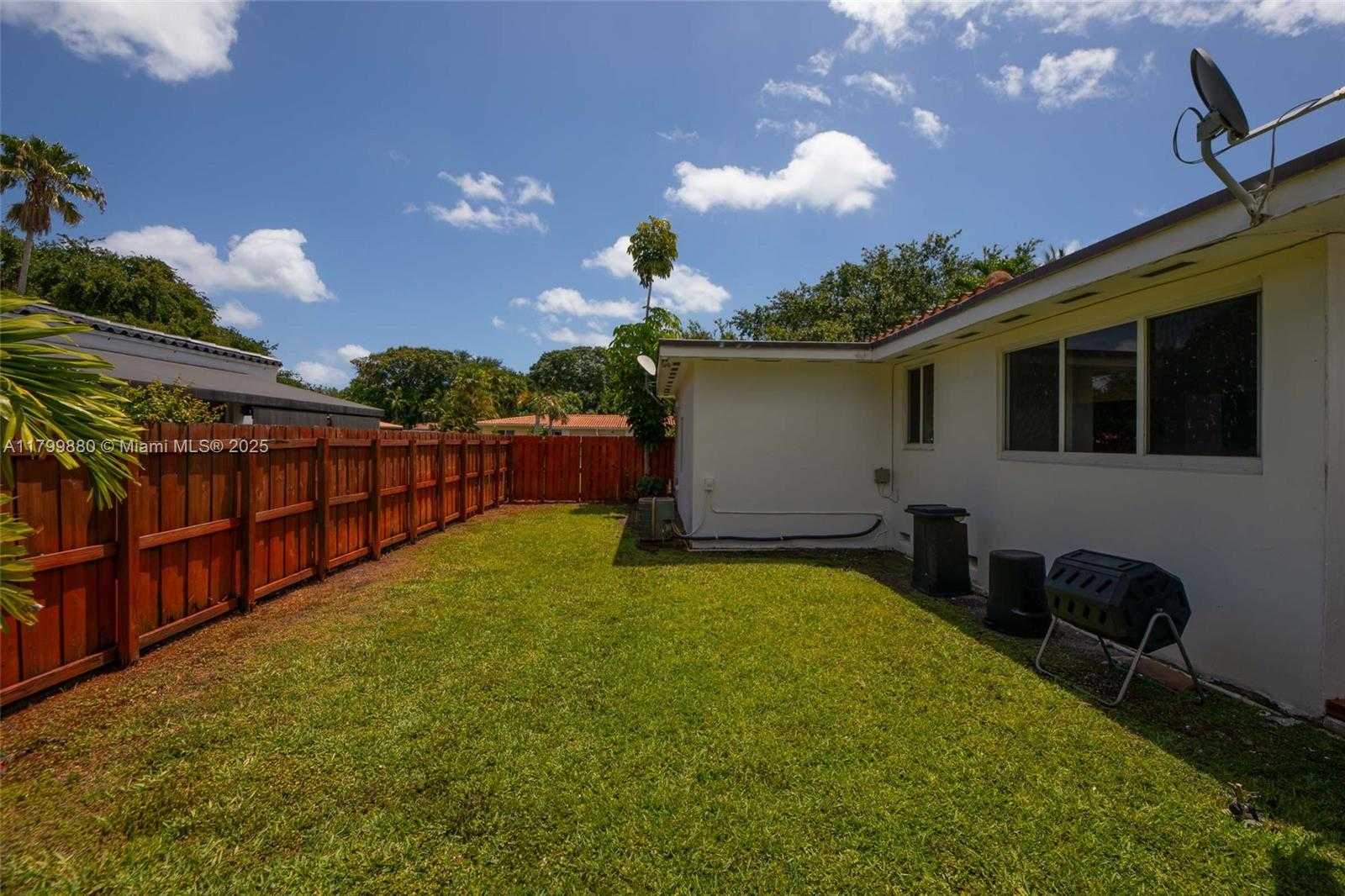 Small Image of 12000 NORTH EAST 11TH CT, Biscayne Park Number 43