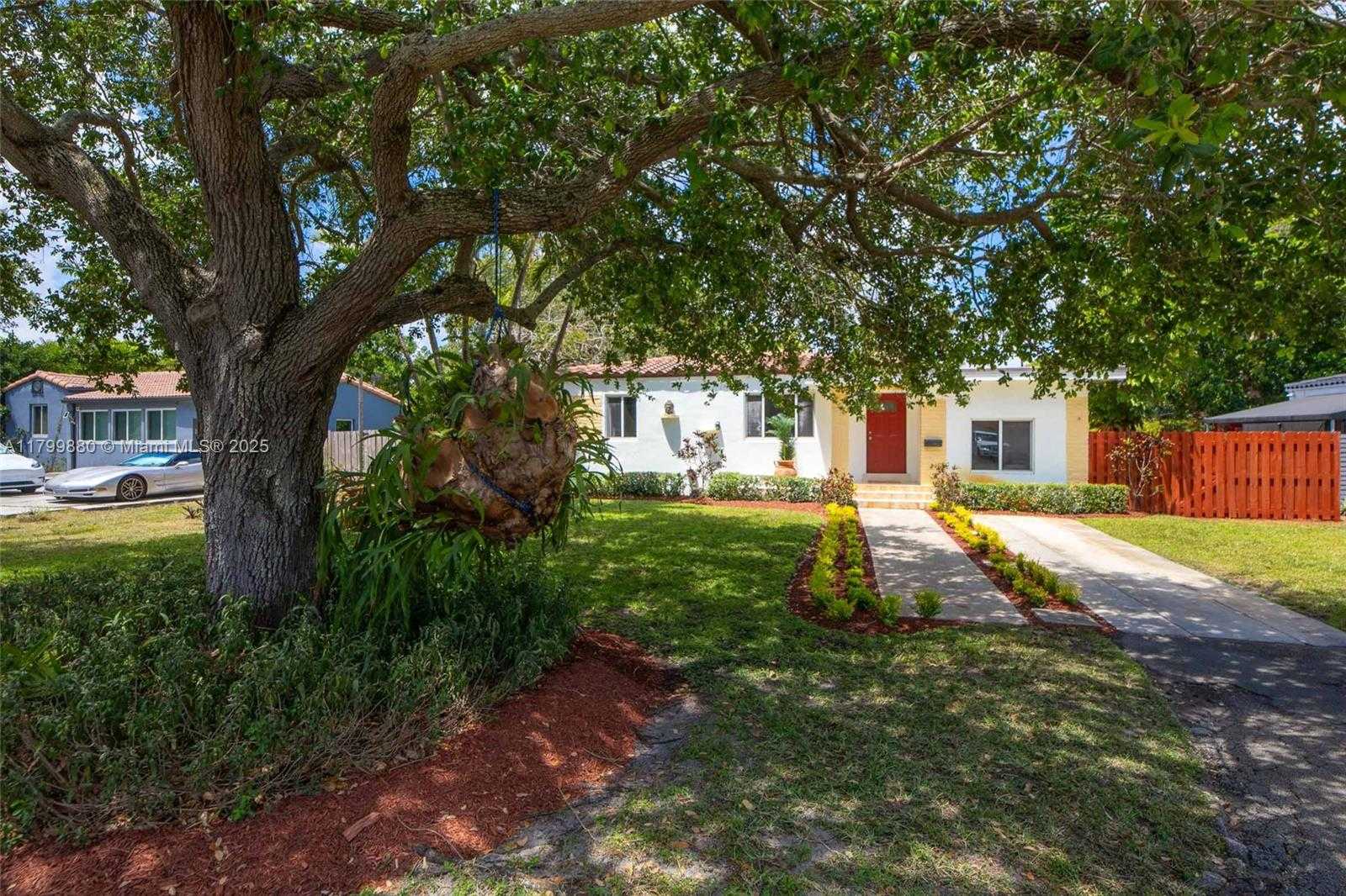 Small Image of 12000 NORTH EAST 11TH CT, Biscayne Park Number 5
