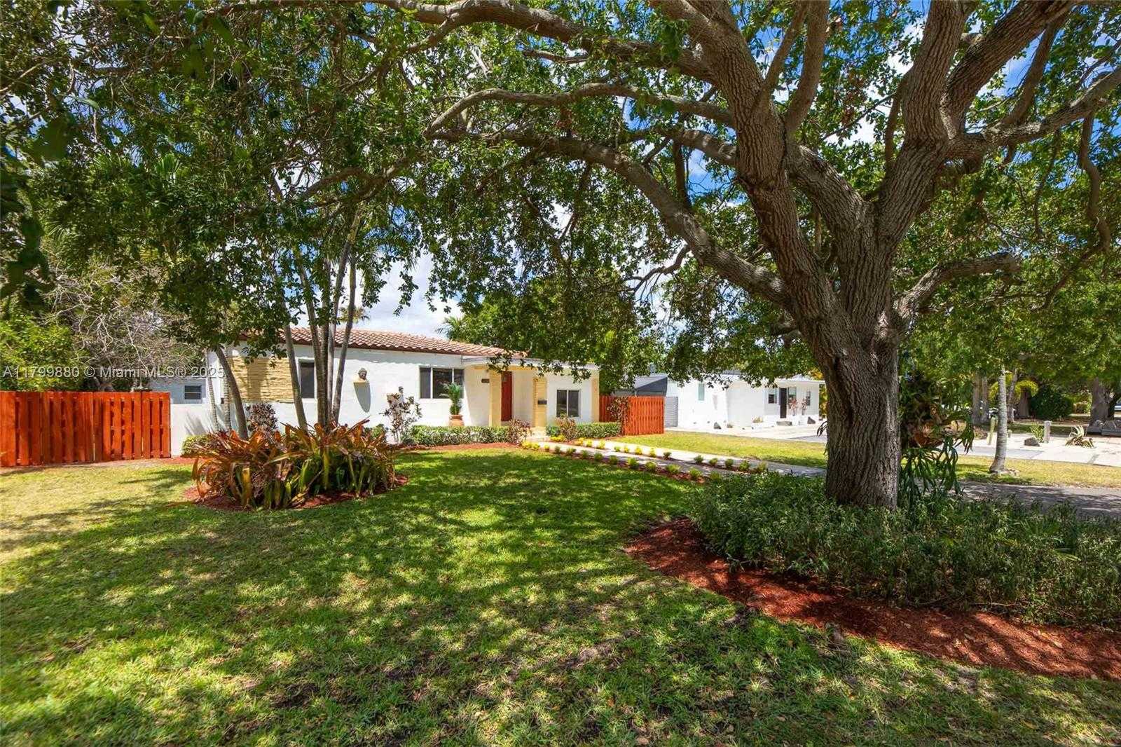 Small Image of 12000 NORTH EAST 11TH CT, Biscayne Park Number 6