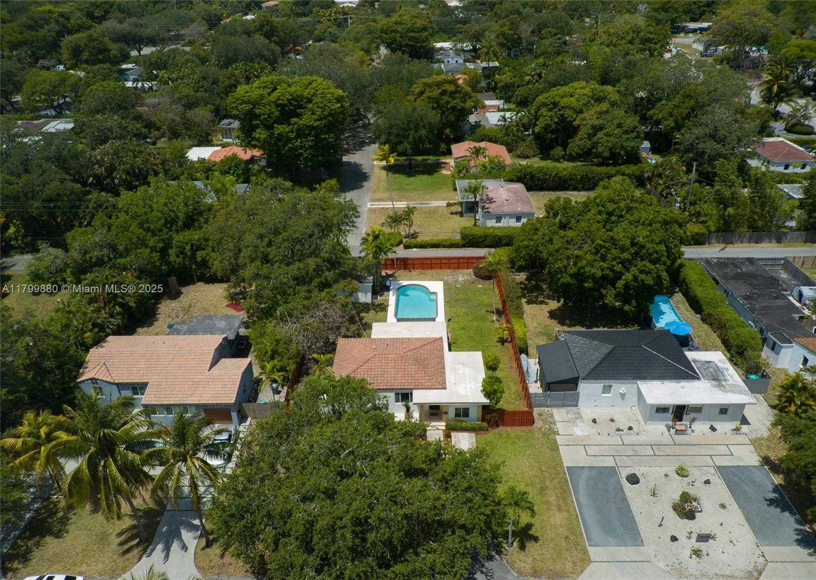 Small Image of 12000 NORTH EAST 11TH CT, Biscayne Park Number 7