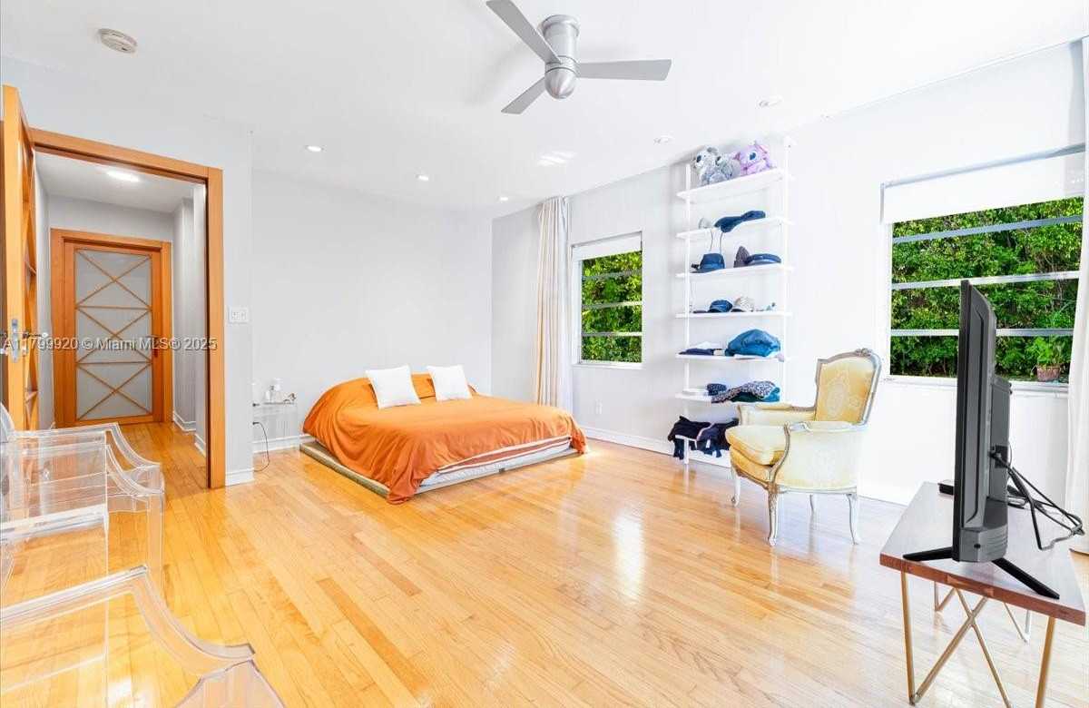Small Image of 550 NORTH EAST 94TH ST, Miami Shores Number 11