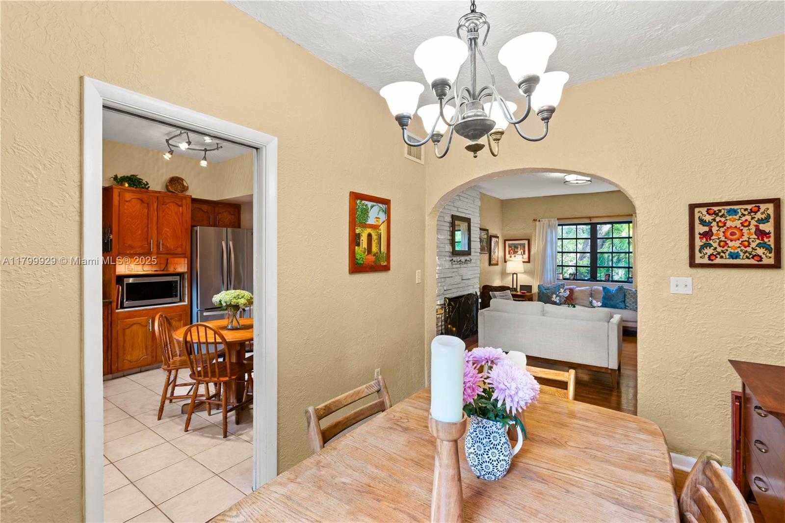 Small Image of 425 CADAGUA AVE, Coral Gables Number 12