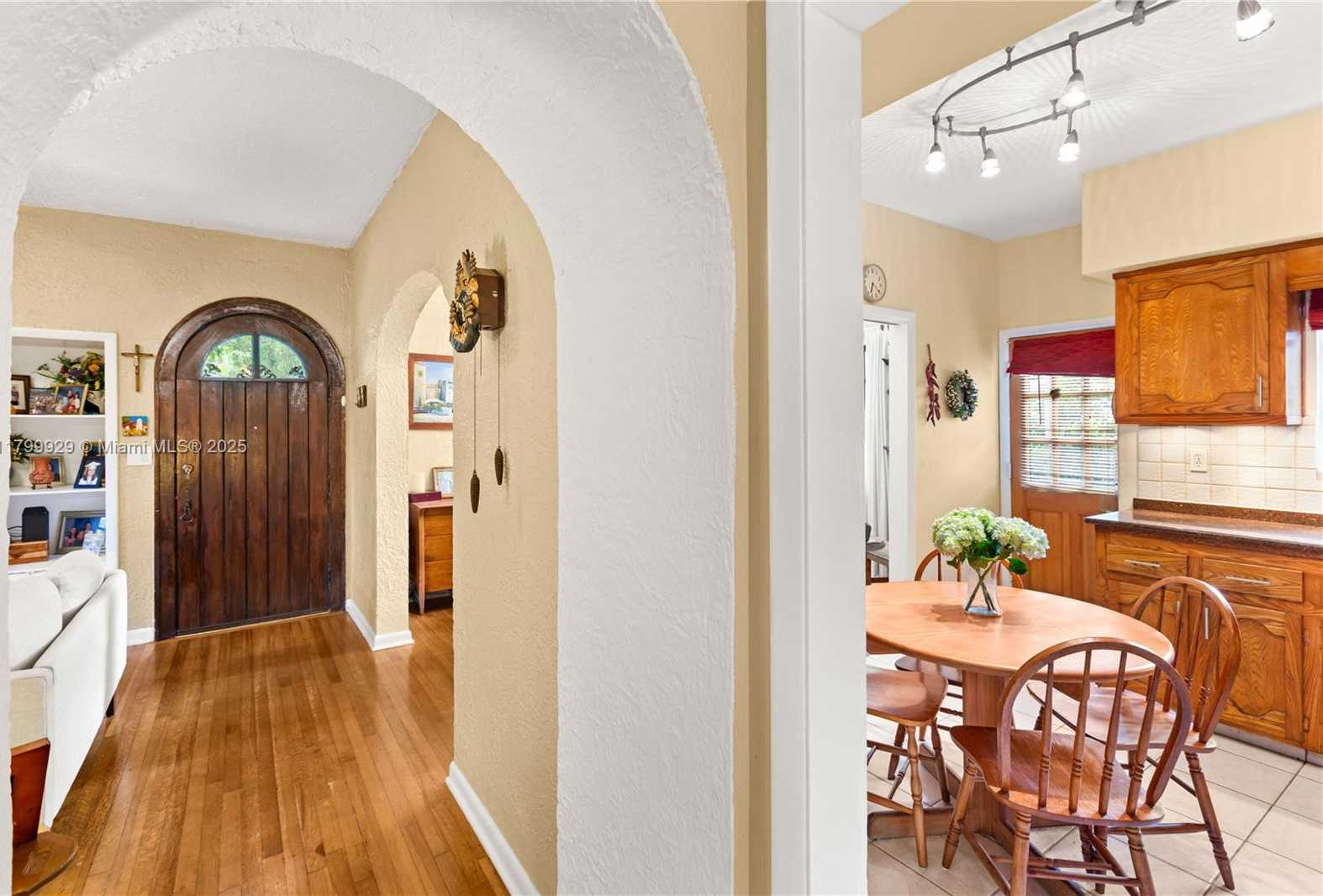 Small Image of 425 CADAGUA AVE, Coral Gables Number 14