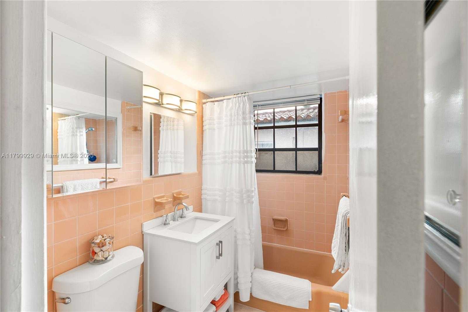 Small Image of 425 CADAGUA AVE, Coral Gables Number 15