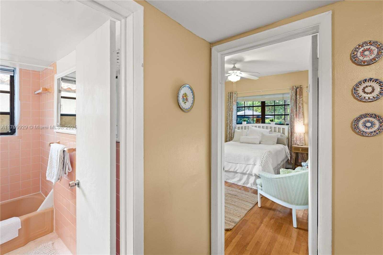 Small Image of 425 CADAGUA AVE, Coral Gables Number 16