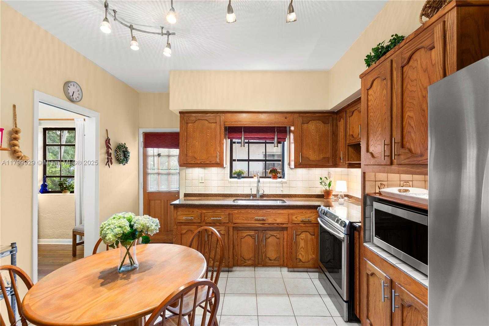 Small Image of 425 CADAGUA AVE, Coral Gables Number 19