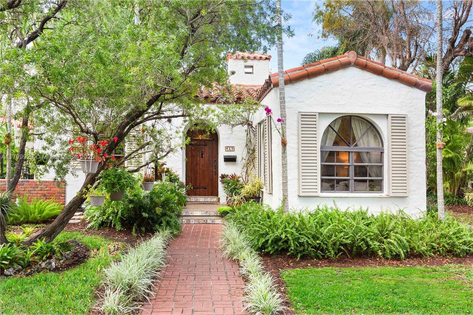 Small Image of 425 CADAGUA AVE, Coral Gables Number 2